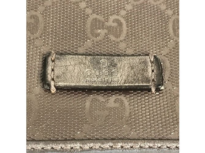 Borsa a tracolla con patta e logo GG stampato di Gucci Metallico - vista 10