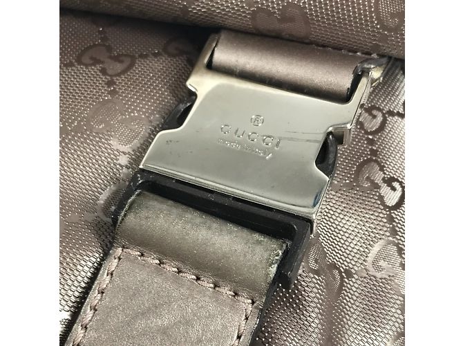 Borsa a tracolla con patta e logo GG stampato di Gucci Metallico - vista 11