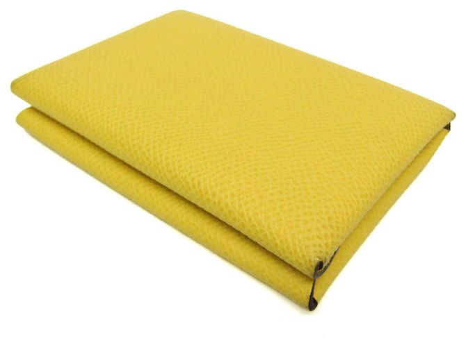 Hermès Tarjetero Calvi Duo de cuero Epsom Hermes Amarillo - vista 2