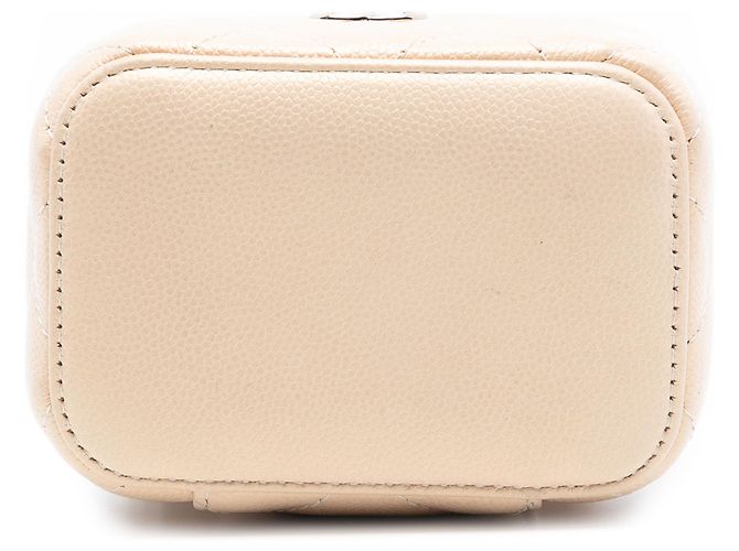 Chanel Mini Vanity Case in Caviar Iridescente Marrone con Catena e Perla in Alto Beige - vista 3