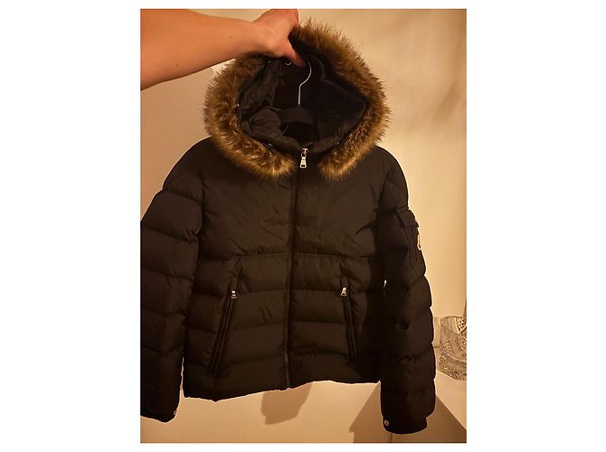 Doudoune Moncler noire avec capuche en fourrure - vue 2