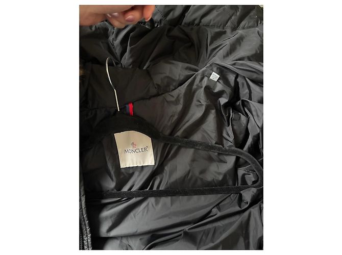 Doudoune Moncler noire avec capuche en fourrure - vue 4