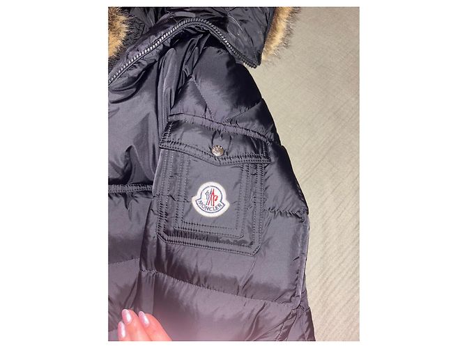Doudoune Moncler noire avec capuche en fourrure - vue 6