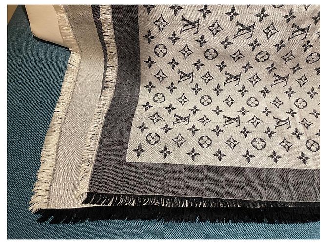 Sofia Coppola Louis Vuitton Seidentuch Silber - Ansicht 8