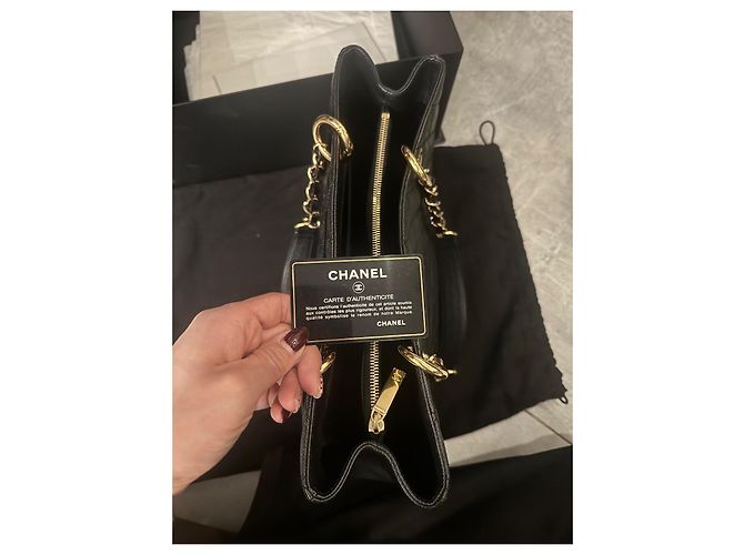 Chanel GST Tasche aus schwarzem genarbtem Leder - Ansicht 3