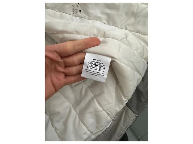 Grau/silberne gesteppte Jacke Chanel 17B mit Buchstabenmonogramm-Logo FR 36 - Schwarzes Band - Ansicht 15