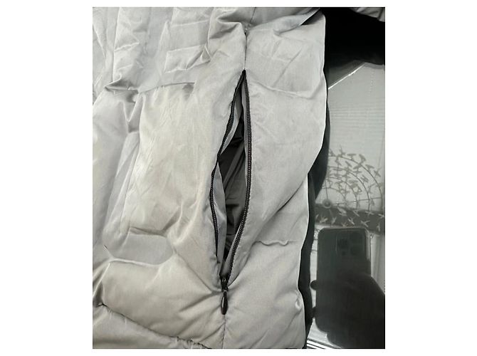 Grau/silberne gesteppte Jacke Chanel 17B mit Buchstabenmonogramm-Logo FR 36 - Schwarzes Band - Ansicht 17