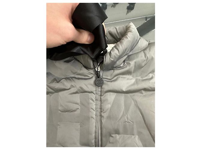 Grau/silberne gesteppte Jacke Chanel 17B mit Buchstabenmonogramm-Logo FR 36 - Schwarzes Band - Ansicht 19