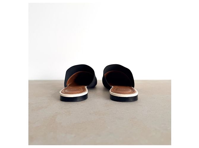 Sapatilhas Givenchy em couro branco e preto - vista 5