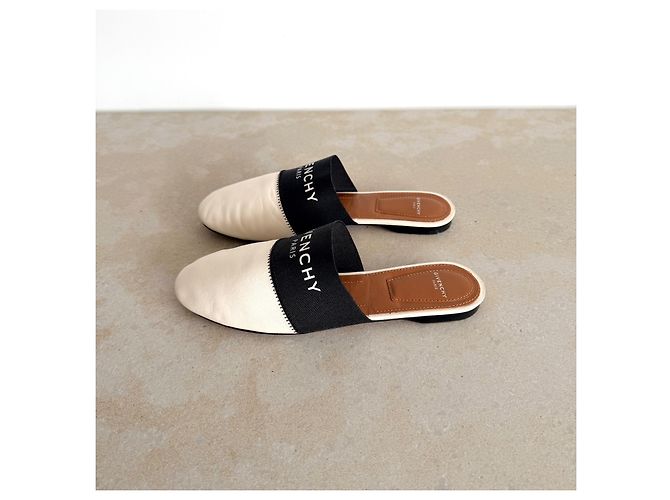 Sapatilhas Givenchy em couro branco e preto - vista 6