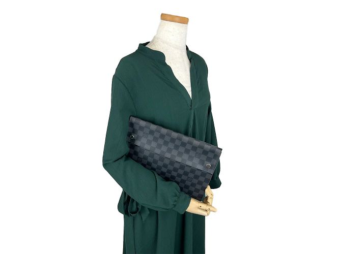 Borsa Clutch Alpha Triple di Louis Vuitton Marrone Nero - vista 30