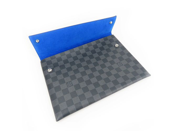 Borsa Clutch Alpha Triple di Louis Vuitton Marrone Nero - vista 4
