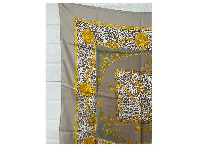 Foulard Céline in seta stampa animalier e catene dorate Marrone Bianco Beige D'oro - vista 10