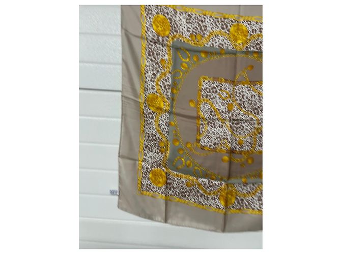 Foulard Céline in seta stampa animalier e catene dorate Marrone Bianco Beige D'oro - vista 11