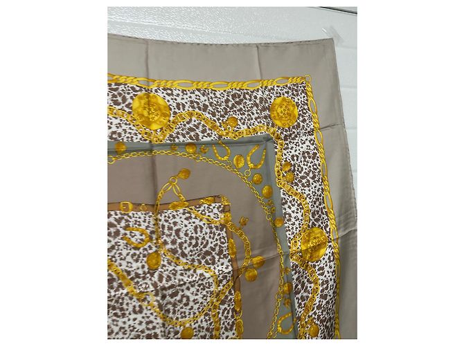 Foulard Céline in seta stampa animalier e catene dorate Marrone Bianco Beige D'oro - vista 8
