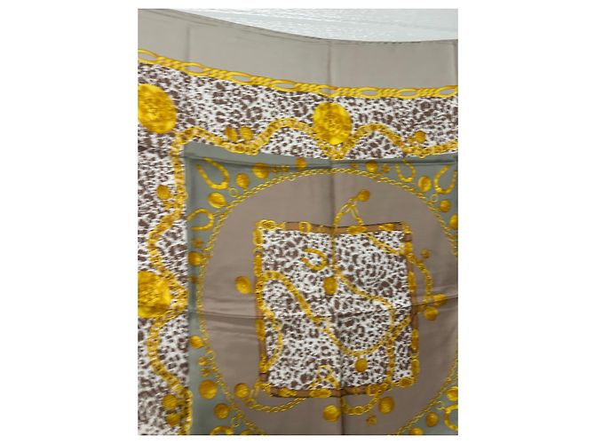 Foulard Céline in seta stampa animalier e catene dorate Marrone Bianco Beige D'oro - vista 9