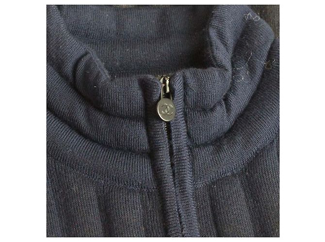 Ärmellose Chanel-Weste in Marineblau mit Stepp-Effekt - Ansicht 6