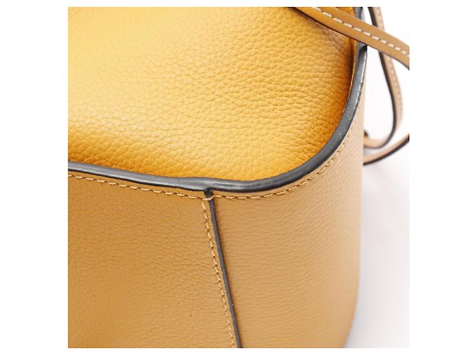 LOEWE Mini borsa a tracolla Hammock in pelle per donne - Giallo - vista 8