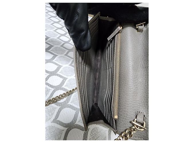 GUCCI Leder Geldbörse mit Dollar Interlocking G Klappe an Kette Grau - Ansicht 12