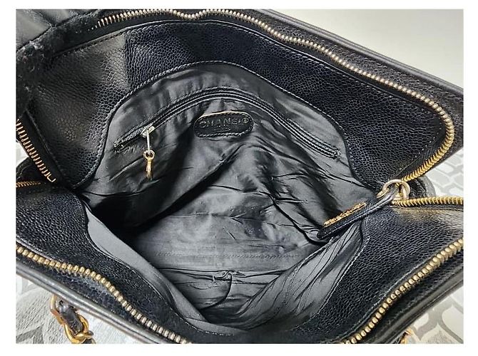 Borsa a spalla in caviale con logo ricamato Chanel nera Nero - vista 16