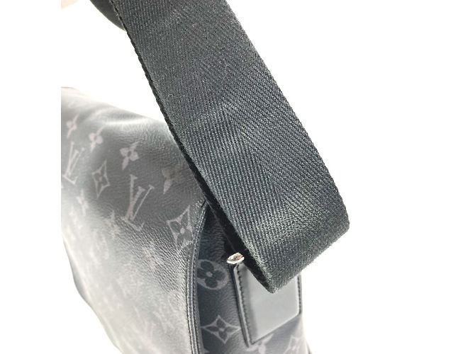Bolsa transversal Louis Vuitton Monogram Eclipse District PM NM Preto - vista 10