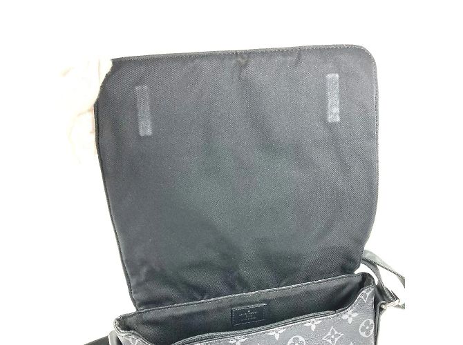 Bolsa transversal Louis Vuitton Monogram Eclipse District PM NM Preto - vista 11