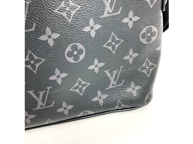 Bolsa transversal Louis Vuitton Monogram Eclipse District PM NM Preto - vista 14
