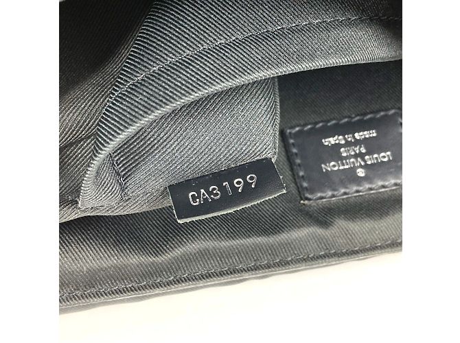Bolsa transversal Louis Vuitton Monogram Eclipse District PM NM Preto - vista 15