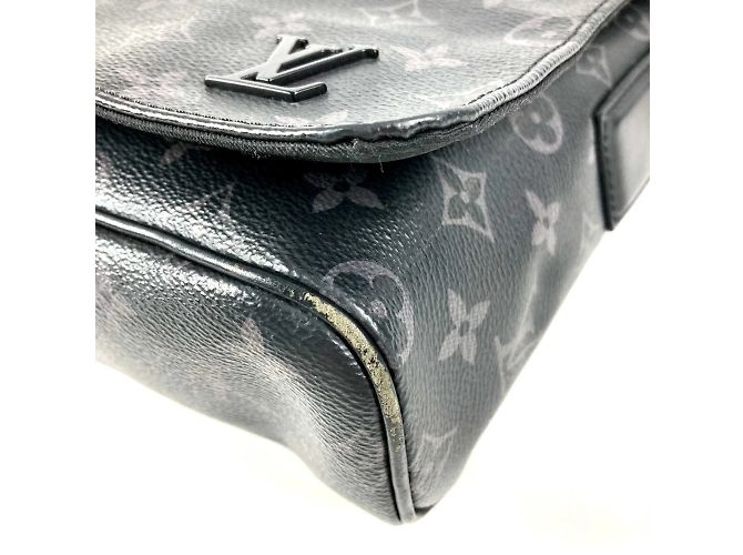 Bolsa transversal Louis Vuitton Monogram Eclipse District PM NM Preto - vista 6