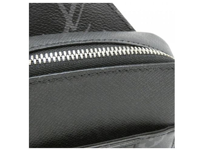 Borsa a tracolla esterna Taiga Llama Louis Vuitton M30741 Nero - vista 5