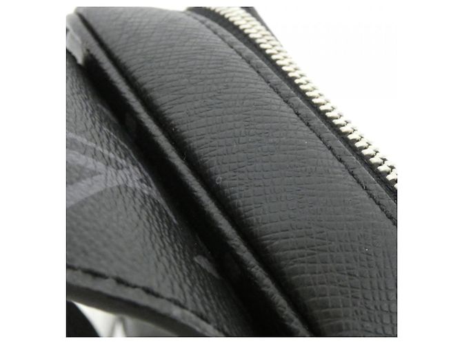 Borsa a tracolla esterna Taiga Llama Louis Vuitton M30741 Nero - vista 7