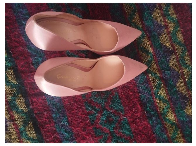 Décolleté in satin rosa Gianvito Rossi - vista 2