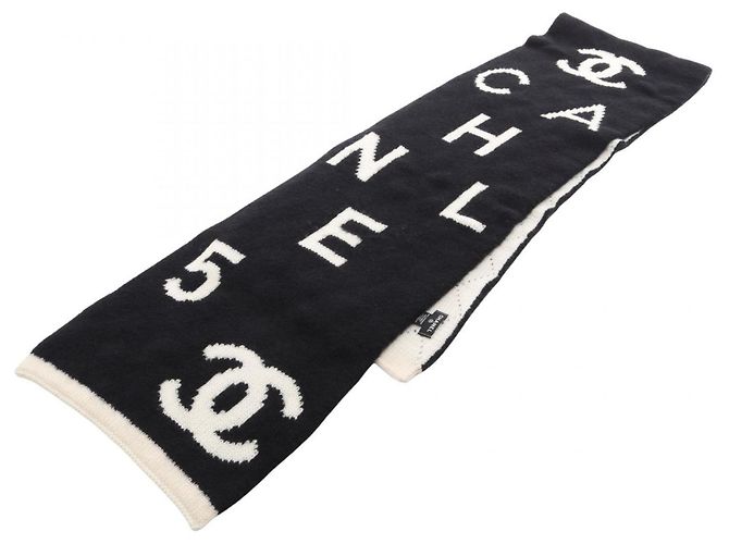 Cachecol com logo Chanel Coco Mark, feito de lã, seda e caxemira, disponível em preto marfim. - vista 4