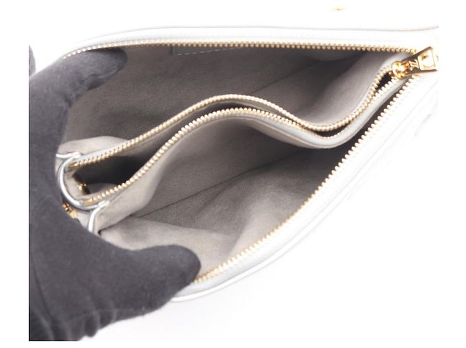 Sac à bandoulière Louis Vuitton Coussin BB en cuir monogrammé embossé, Femme, Argent, Argenté - vue 3