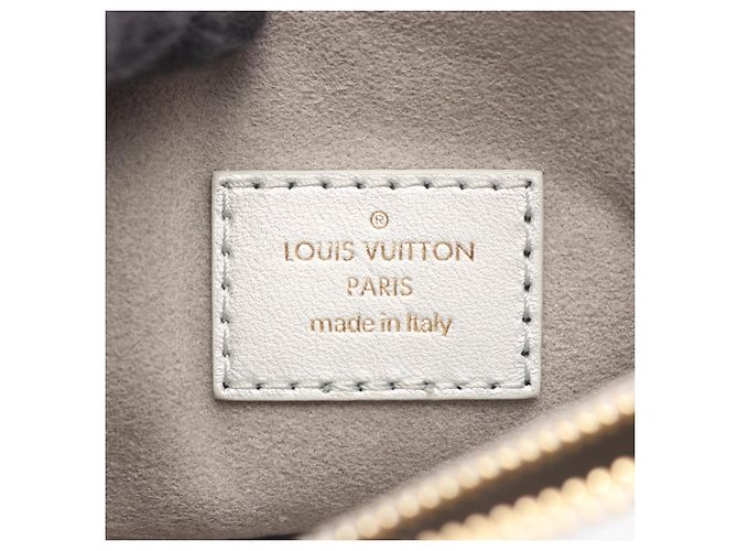 Sac à bandoulière Louis Vuitton Coussin BB en cuir monogrammé embossé, Femme, Argent, Argenté - vue 4