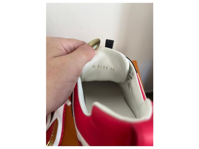 Sneaker Louis Vuitton Run Away – Pelle e Rete Rossa / Nera / Bianca Nero Bianco Rosso D'oro - vista 11