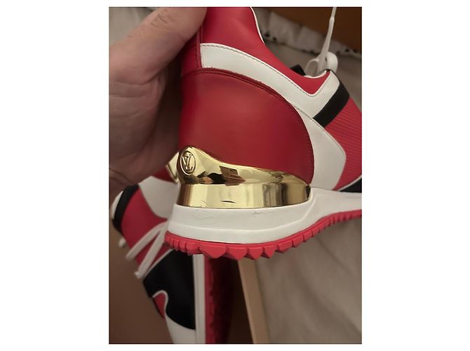 Sneaker Louis Vuitton Run Away – Pelle e Rete Rossa / Nera / Bianca Nero Bianco Rosso D'oro - vista 12