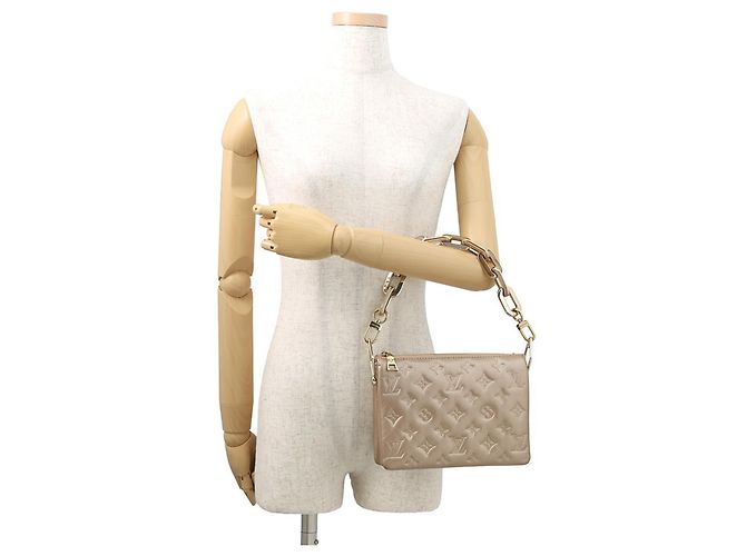 Borsa a Spalla Coussin BB Monogram Louis Vuitton D'oro - vista 4
