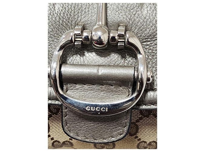 Bolso hobo Gucci Medium GG Canvas Techno Horsebit gris/beige - vista 11