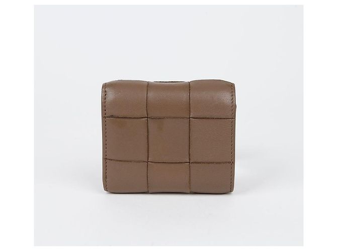 Bottega Veneta Billetera Trifold Cassette Castaño - vista 3