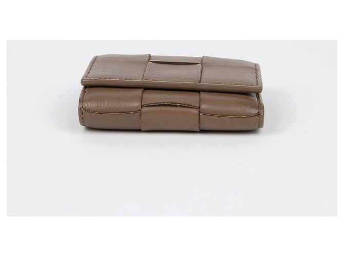 Bottega Veneta Billetera Trifold Cassette Castaño - vista 5