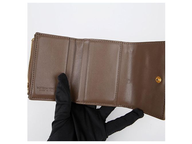 Bottega Veneta Billetera Trifold Cassette Castaño - vista 8