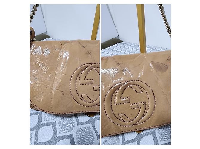 Bolsa transversal Gucci em couro envernizado Soho com aba e corrente bege - vista 6