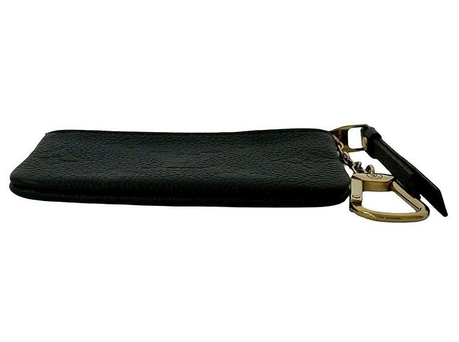 Pochette Cle Monogram Empreinte em Couro da Louis Vuitton - Estojo para Moedas e Chaves Preto - vista 7