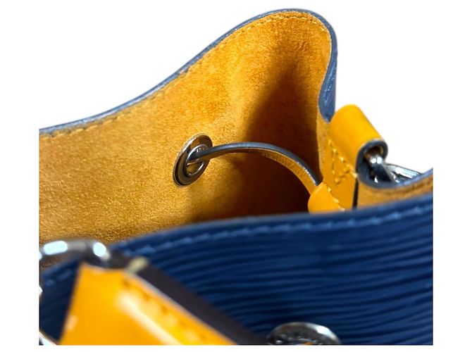Néonoé Borsa a Spalla NeoNoe BB in Pelle Epi Louis Vuitton Arancione Blu navy - vista 10