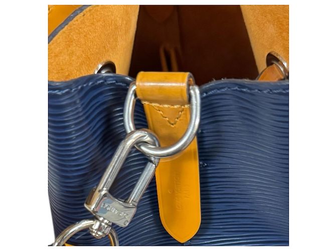 Néonoé Borsa a Spalla NeoNoe BB in Pelle Epi Louis Vuitton Arancione Blu navy - vista 11