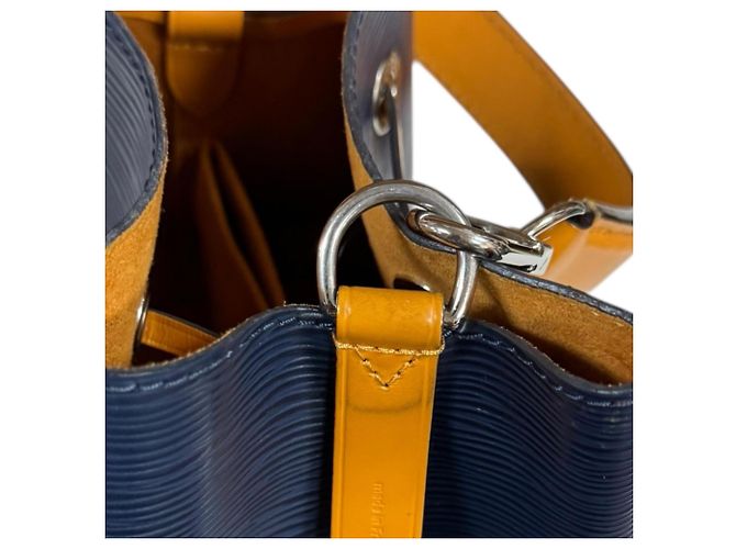 Néonoé Borsa a Spalla NeoNoe BB in Pelle Epi Louis Vuitton Arancione Blu navy - vista 12