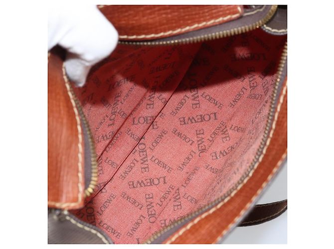 Loewe Anagram in pelle PVC Marrone - vista 5
