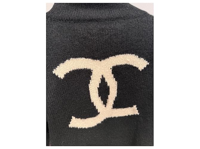 Chanel Pullover aus schwarzem Kaschmir und weißem CC - Ansicht 2
