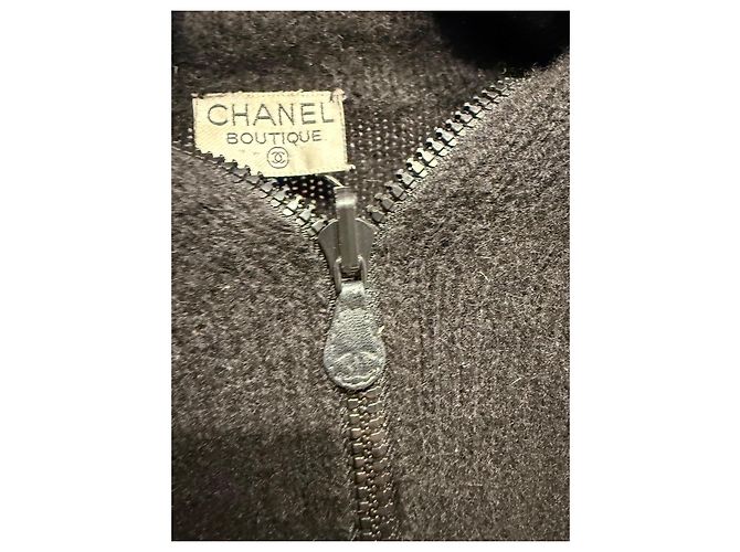 Chanel Pullover aus schwarzem Kaschmir und weißem CC - Ansicht 4